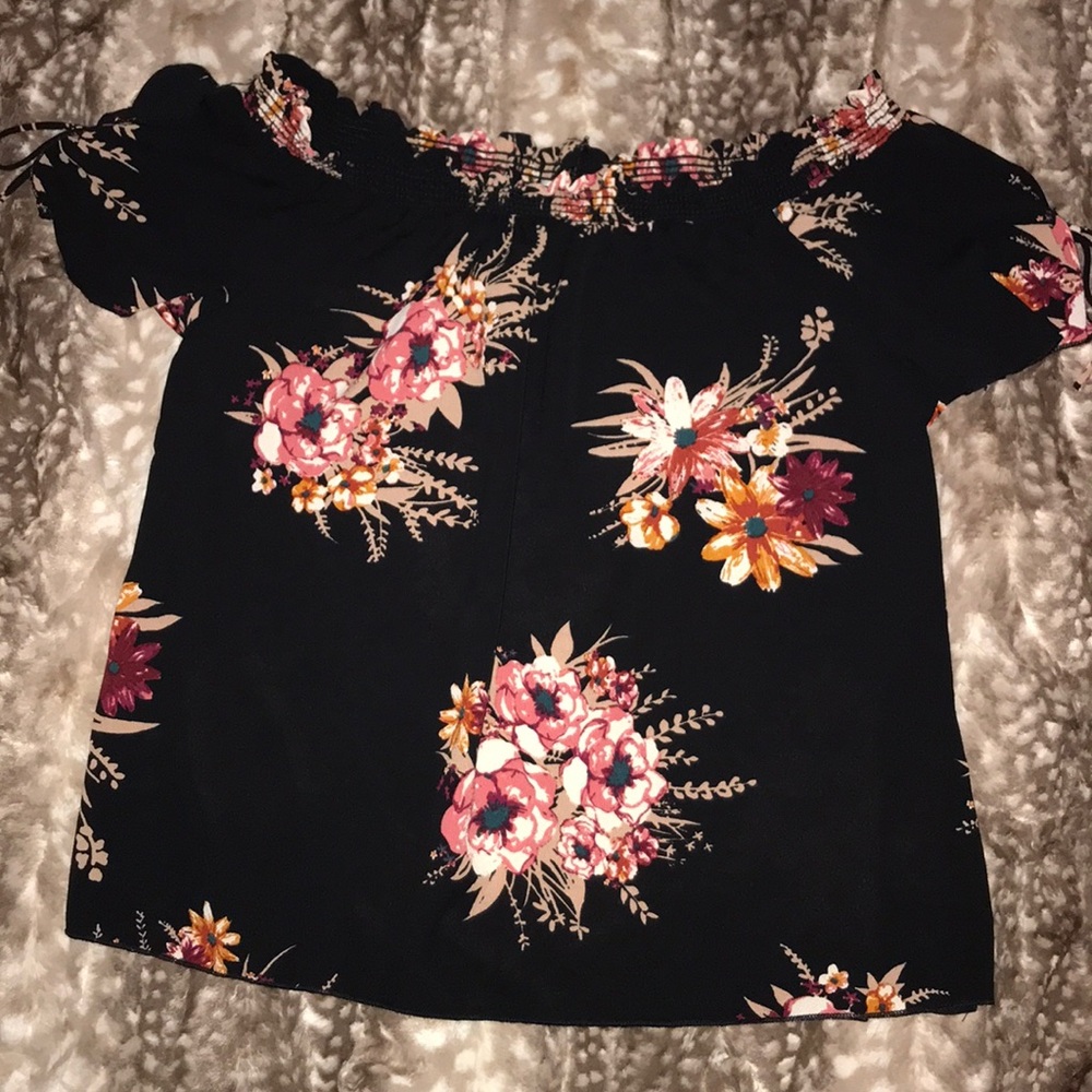 Off the shoulder top ✨